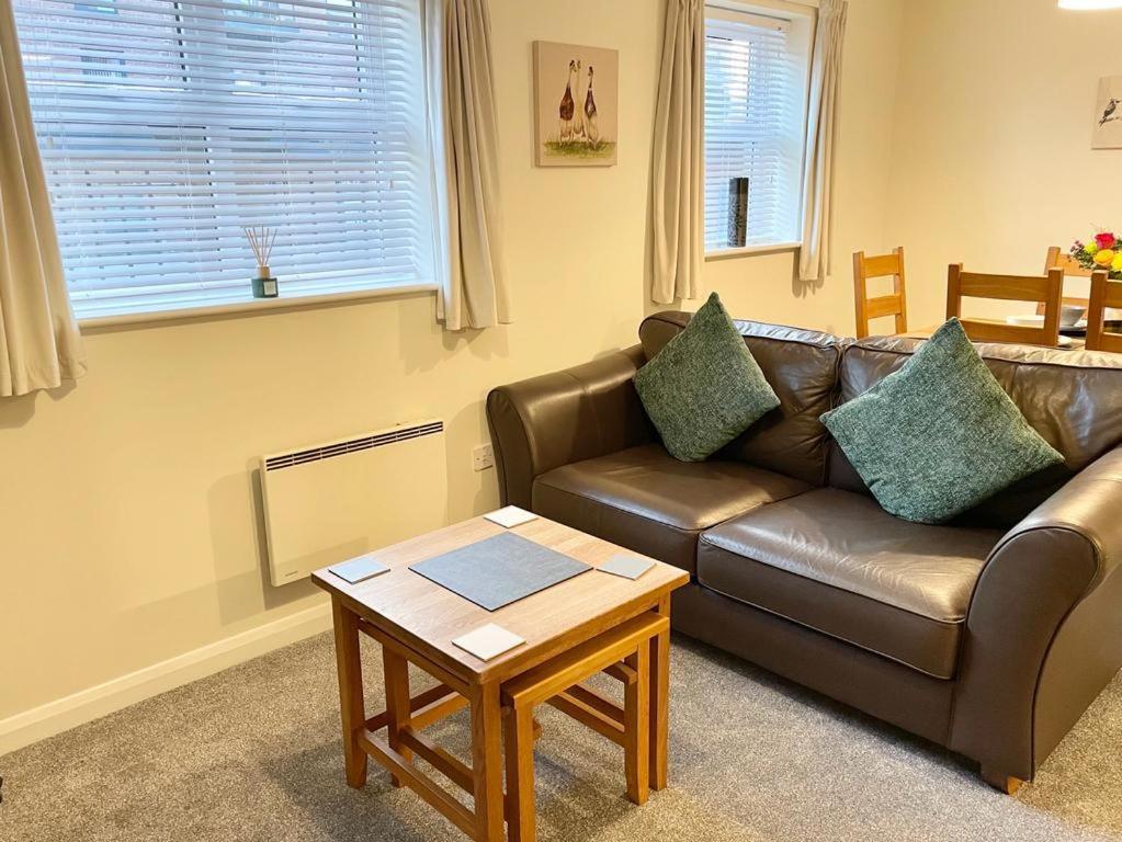 1 Merchants Gate - 2 Bedroom, City Apartment With Private Parking York Extérieur photo